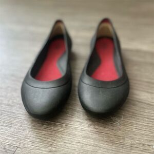 Crocs Lina Women's Size 7 Black Pointed Toe Ballet Flats Slip-On Casual Shoes